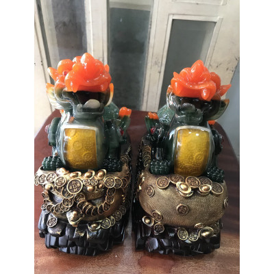 Cặp Tỳ Hưu Phong Thủy Hút Tài Lộc Lớn Màu Xanh Đậm Đầu Cam Đậm Đứng Hủ Vàng Bao Tiền To Size Dài 30cm x Cao 26cm x Sâu 13cm Hợp Anh Chị Mệnh Mộc Thủy hỏa trưng phòng khách nhà công ty bàn thờ thần tài đẹp tốt ạ