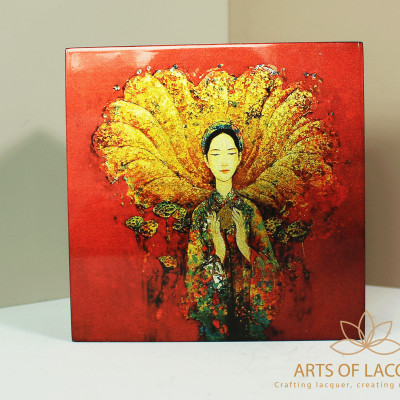 Hộp Lưu Niệm Sơn Mài Họa Tiết Cô Gái Cầm Hoa Sen