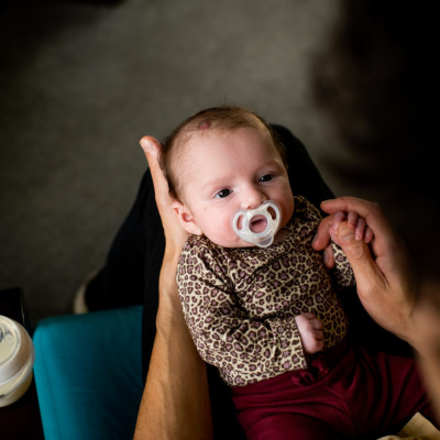 Ty ngậm silicon siêu nhẹ cho bé Tommee Tippee Ultra Light 0-6, 6-18 tháng (vỉ đôi, tách lẻ)