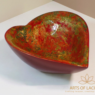 Bát Sơn Mài Hình Trái Tim Thả Hoa Nổi