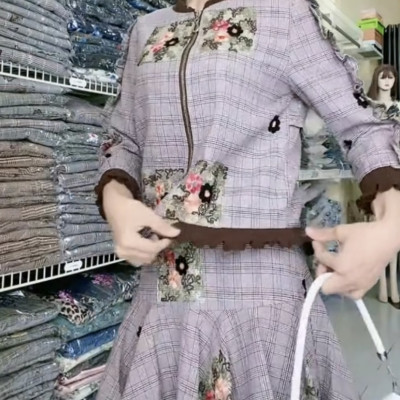 Set 2 mảnh gồm áo khoác và váy thêu siêu dễ thương Myqlothing.