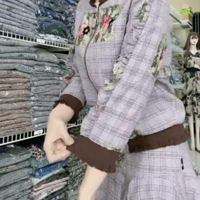 Set 2 mảnh gồm áo khoác và váy thêu siêu dễ thương Myqlothing.