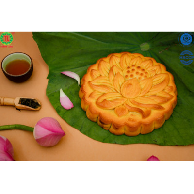 BÁNH TRUNG THU MẶT TRĂNG 002: HẠT SEN MACCA - KHOAI MÔN HẠNH NHÂN 8 TRỨNG 800G ( 2 LOẠI NHÂN TRONG CÙNG 1 BÁNH) - VIỆT NAM