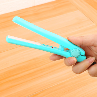 Máy Ép Tóc Uốn Tóc Duỗi Tóc  Mini Tiện Lợi - Hàng chính hãng (Giao Màu Ngẫu Nhiên)