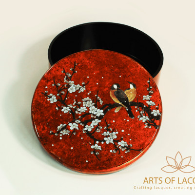 Hộp Trang Điểm Tròn Sơn Mài Hoa Mai Trắng và Chim Hổ Phách