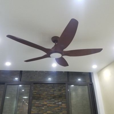 Quạt trần có đèn trang trí, màu gỗ sang trọng, động cơ ĐC tiết kiệm điện, có điều khiển từ xa và hẹn giờ