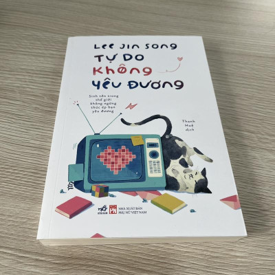 Sách - Tự do không yêu đương (Nhã Nam HCM)