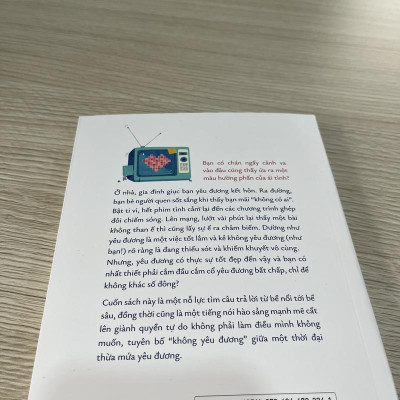 Sách - Tự do không yêu đương (Nhã Nam HCM)