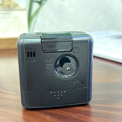 Đồng hồ Rhythm CRE211NR02. Kt 5.7 x 5.9 x 3.3cm, 55g. Vỏ nhựa. Dùng Pin.