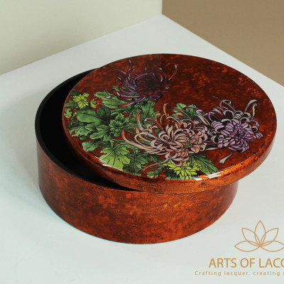 Hộp Tròn Sơn Mài Hoa Cúc Hổ Phách