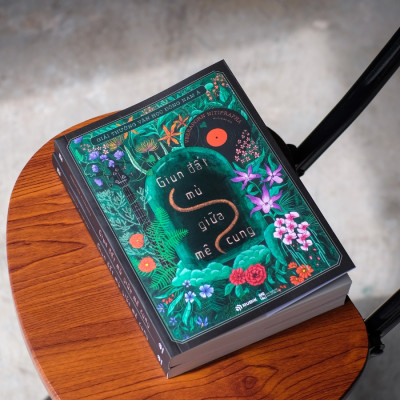 Giun Đất Mù Giữa Mê Cung