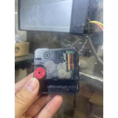 Máy Đồng Hồ Treo Tường M2008 – Kim Giật – Trục Đồng 16mm – Bảo Hành 12 Tháng