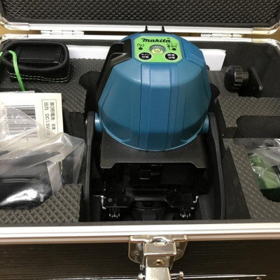 MÁY CÂN MỰC LASER (3 ĐƯỜNG) TIA XANH PIN 12VMAX MAKITA SK20GD (KHÔNG KÈM PIN VÀ ĐẾ SẠC) - HÀNG CHÍNH HÃNG