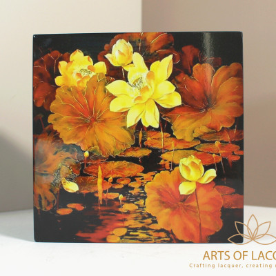 Hộp Lưu Niệm Sơn Mài Họa Tiết Hoa Sen Vàng