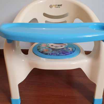 Ghế Ăn Dặm Bằng Nhựa Cho Bé (giao màu ngẫu nhiên)