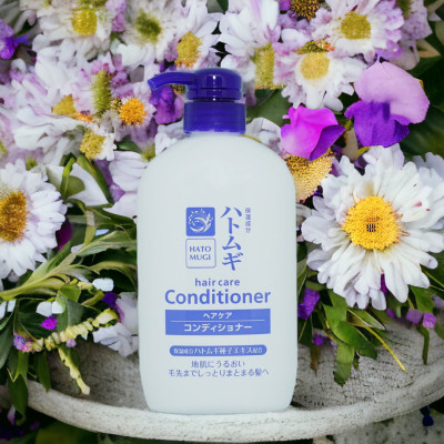 Dầu Xả Phục Hồi Tóc Tóc Xơ Hư Tổn Chiết Xuất Hạt Ý Dĩ Cosme Station Hatomugi Conditioner (Chai 600 mL)