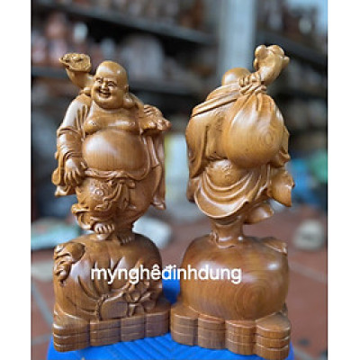 Tượng phật di lặc gánh tải vàng  bằng gỗ bách xanh thơm nức cao 30x12x12cm 