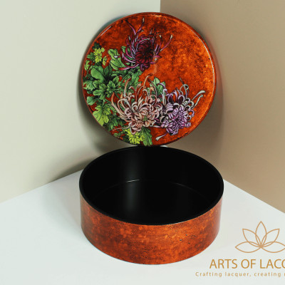 Hộp Tròn Sơn Mài Hoa Cúc Hổ Phách