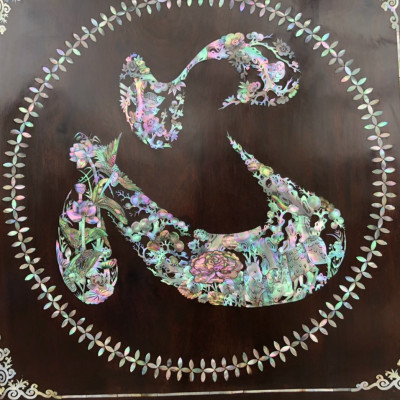 Tranh treo tường gỗ gụ kết hợp khảm ốc đỏ kt 81×81×4.5cm