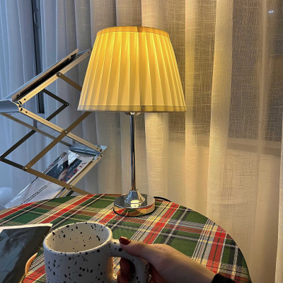 Đèn ngủ trang trí đèn bàn làm việc kim loại bạc mạ sơn chống rỉ có nút điều chỉnh sáng DBK007