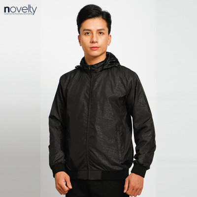 Áo jacket nam in chìm nón rời Novelty màu đen 2203242