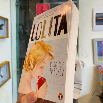 Sách - Lolita by Vladimir Nabokov | Classics Fiction / Russia Literature / Ngoại văn Nhập khẩu
