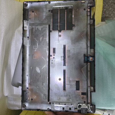 Vỏ mặt D D..e..l..l latitude 5550 Zin hãng 99% hình thức đẹp