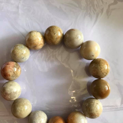 Vòng Nam Đeo size 14ly gồm 14 hạt vô cung Chât liệu SAN HÔ HÓA THẠCH  Vòng Màu vàng trắng Sáng Nam đeo tay đẹp sang tốt ạ