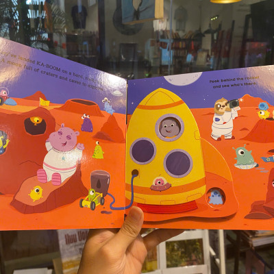 Sách - Space Adventure: Peep-through Surprise by Igloo Books | Children
