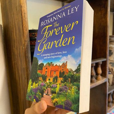 Sách - The Forever Garden by Rosanna Ley | Contemporary Fiction / Ngoại văn Nhập khẩu
