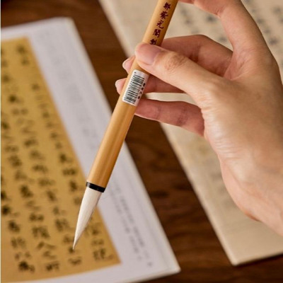 Bút lông Nhất phẩm Bạch Vân, bút kiêm hào thân trúc loại tốt đàn hồi vừa, vận bút êm mượt