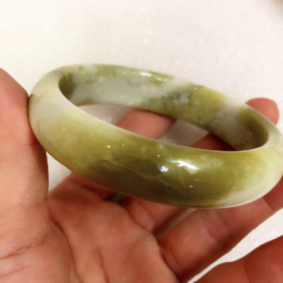 Vòng tay cẩm thạch ngọc serpentine màu xanh cốm nguồn gốc Viet Nam