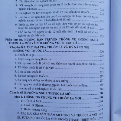 Sách Tài Liệu Tuyên Truyền Về Công Tác Giáo Dục An Toàn Giao Thông, Phòng Chống Tệ Nạn MaTúy Và Bạo Lực Học Đường Trong Nhà Trường - V2527T
