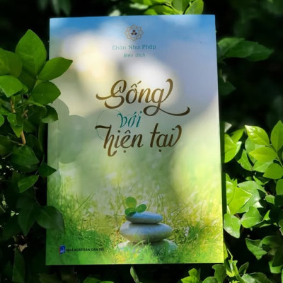 Sách -  Sống Với Hiện Tại - Vĩnh Nghiêm Books