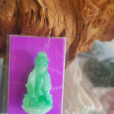 Mặt dây chuyền Nữ Phật Quan Âm Ngồi đẹp đá ngọc cẩm thạch tự nhiên đẹp size nhỏ Nữ size nhỏ Cao 39mm x N18mm x S4mm Màu xanh lý trắng mượt mà bóng đẹp các Chị về bọc vàng đeo đẹp ạ