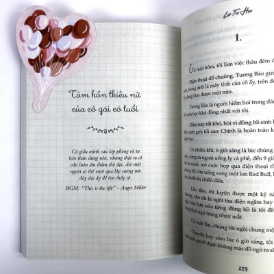 Sách - Đừng Cúi Đầu Mà Khóc, Hãy Ngẩng Đầu Mà Đi (Kèm Bookmark)