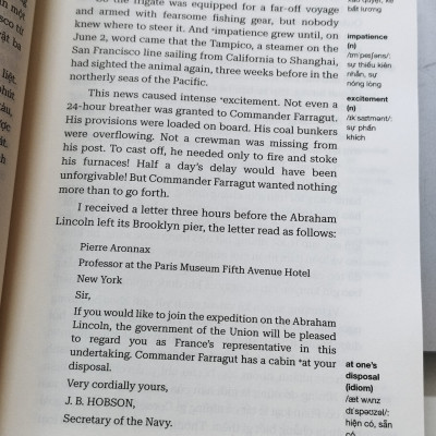 (Sách song ngữ Việt – Anh) HAI VẠN DẶM DƯỚI BIỂN – Jules Verne – Nguyễn Thúy Loan dịch – Hà Giang – NXB Dân Trí
