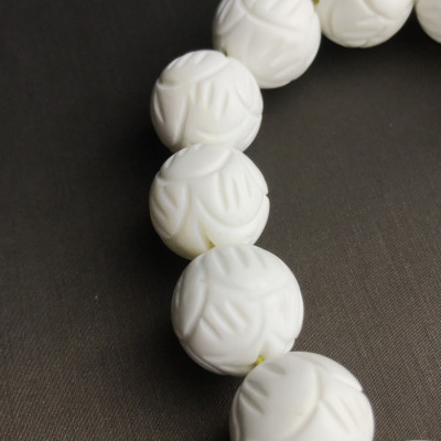 VÒNG TAY ĐÁ TRẮNG KHẮC HOA SEN TÂM BÌNH AN