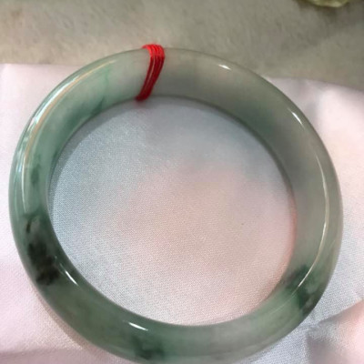 VÒNG NAM MỚI BẢN HẸ T LÝ 63MM BC2F ĐÁ CẨM THẠCH TỰ NHIÊN XANH 3 VÂN ĐẬM NAM ĐEO 75KG - 88KG