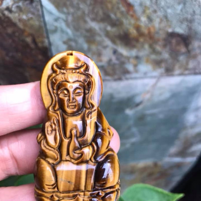 Mặt Dây Chuyền Phật QUAN ÂM size Lớn Cao 58mm x Ngang 30mm x Sâu 11mm Chất Liệu 100% Đá Mắt Hổ Vàng Nâu Tự Nhiên Nam mệnh Kim Thổ Thủy