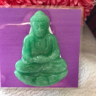 MẶT DÂY CHUYỀN PHẬT A DI ĐÀ ĐỘ MỆNH NAM TUỔI TUẤT HỢI  CHẤT LIỆU ĐÁ CẨM THẠCH TỰ NHIÊN XANH LÝ SỊN BÓNG ĐẸP  Size Cao 52,5mm x Ngang 37mm x dầy 7mm