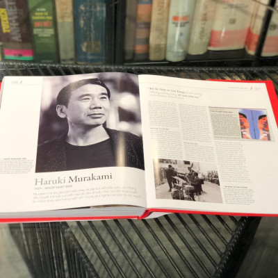 Nhà văn - cuộc đời và tác phẩm (Bìa cứng có áo, in màu)