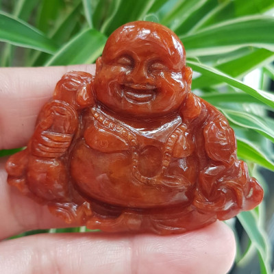 Mặt dây chuyền Nam Phật Di Lặc cười tươi ngồi cầm tiền như ý đá cẩm thạch tự nhiên đỏ huyết đậm sịn đẹp size Ngang 56mm cao 47mm dầy 8mm chuẩn hợp các anh mạng hỏa mạng thổ về bọc vàng lên đeo đẹp sang đỏ may mắn tài lộc cả năm ạ