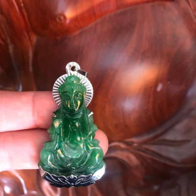 MẶT DÂY CHUYỀN PHẬT QUAN ÂM ĐEO CHUỖI BỌC INOX ĐÁ CẨM THẠCH XANH LÁ ĐỀU TỰ NHIÊN ĐẸP  Size Cao 44mm x Ngang 25mm x Dầy 6mm  NAM NỮ MỆNH MỘC HOẢ THUỶ