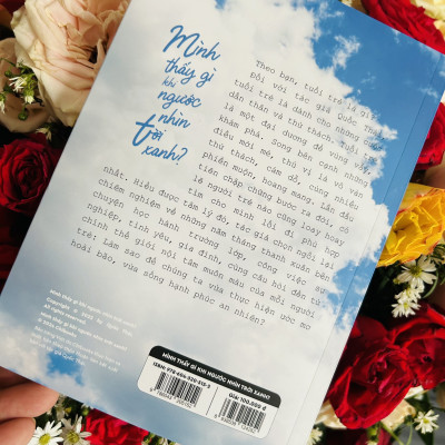 Sách: Mình thấy gì khi ngước nhìn trời xanh