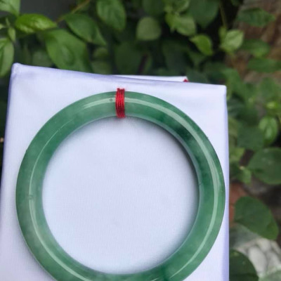 Vòng tay nữ Vip ĐẬU LÝ 50mm x độ dầy 8,2mm Đẹp nữ 50kg đến 55kg đeo màu Xanh Nhẹ Điểm Đậu Lý 100% đá cẩm thạch thiên nhiên