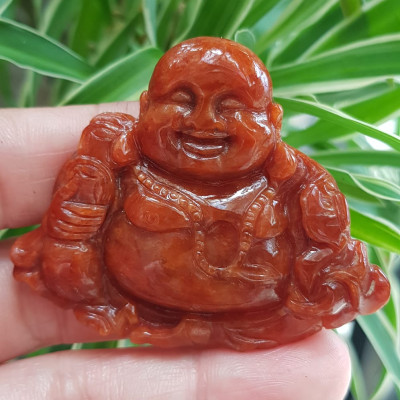 Mặt dây chuyền Nam Phật Di Lặc cười tươi ngồi cầm tiền như ý đá cẩm thạch tự nhiên đỏ huyết đậm sịn đẹp size Ngang 56mm cao 47mm dầy 8mm chuẩn hợp các anh mạng hỏa mạng thổ về bọc vàng lên đeo đẹp sang đỏ may mắn tài lộc cả năm ạ