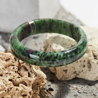 Vòng tay đá ruby zoisite thiên nhiên bản hẹ - Ngọc Qúy Gemstones