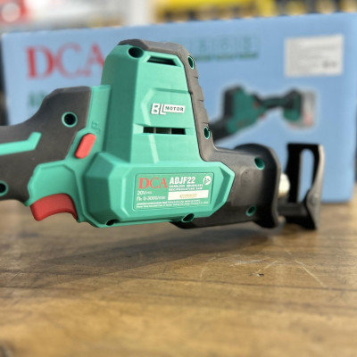 MÁY CƯA KIẾM KHÔNG CHỔI THAN DÙNG PIN 20V/4AH DCA ADJF22DM - HÀNG CHÍNH HÃNG