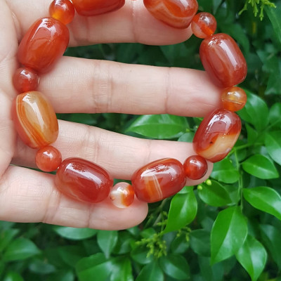 Vòng tay nữ đá mã não đỏ vân phối kiểu hạt thống hạt tròn size hạt 13mm Màu đỏ đậm nhạt vân tự nhiên nữ mệnh hoả mệnh thổ đeo may mắn rẻ xinh đẹp ạ